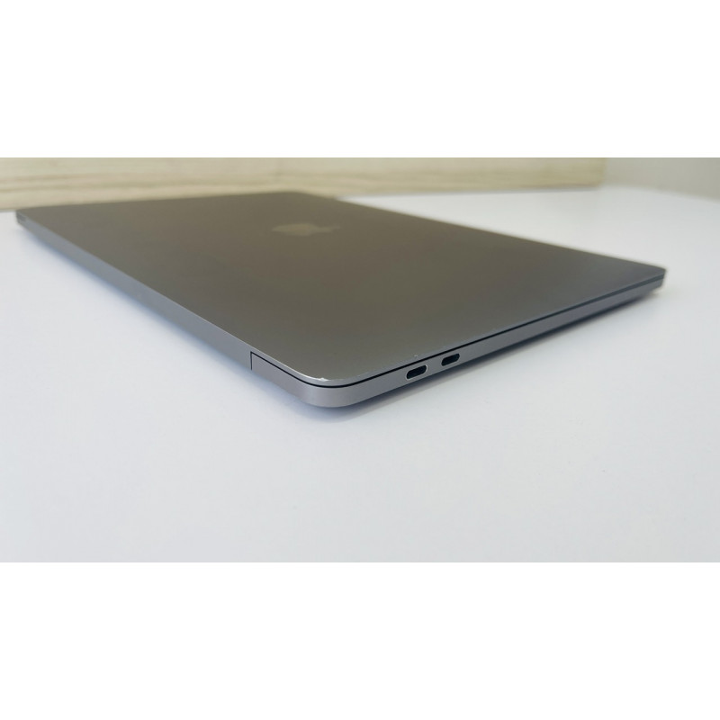 MacBook Pro 13 2018 Space  i5 2.3ghz 8/256